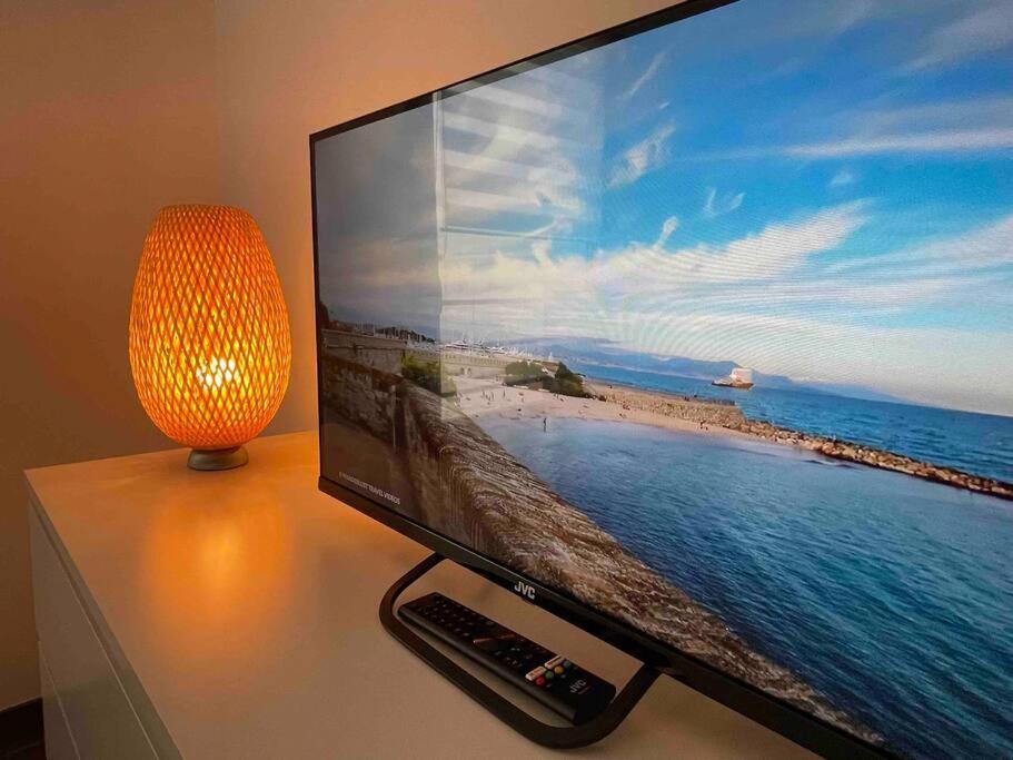 Superbe Appartement, Piscine, Vue Mer Et Montagnes Antibes Exteriör bild
