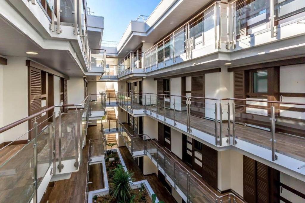 Superbe Appartement, Piscine, Vue Mer Et Montagnes Antibes Exteriör bild